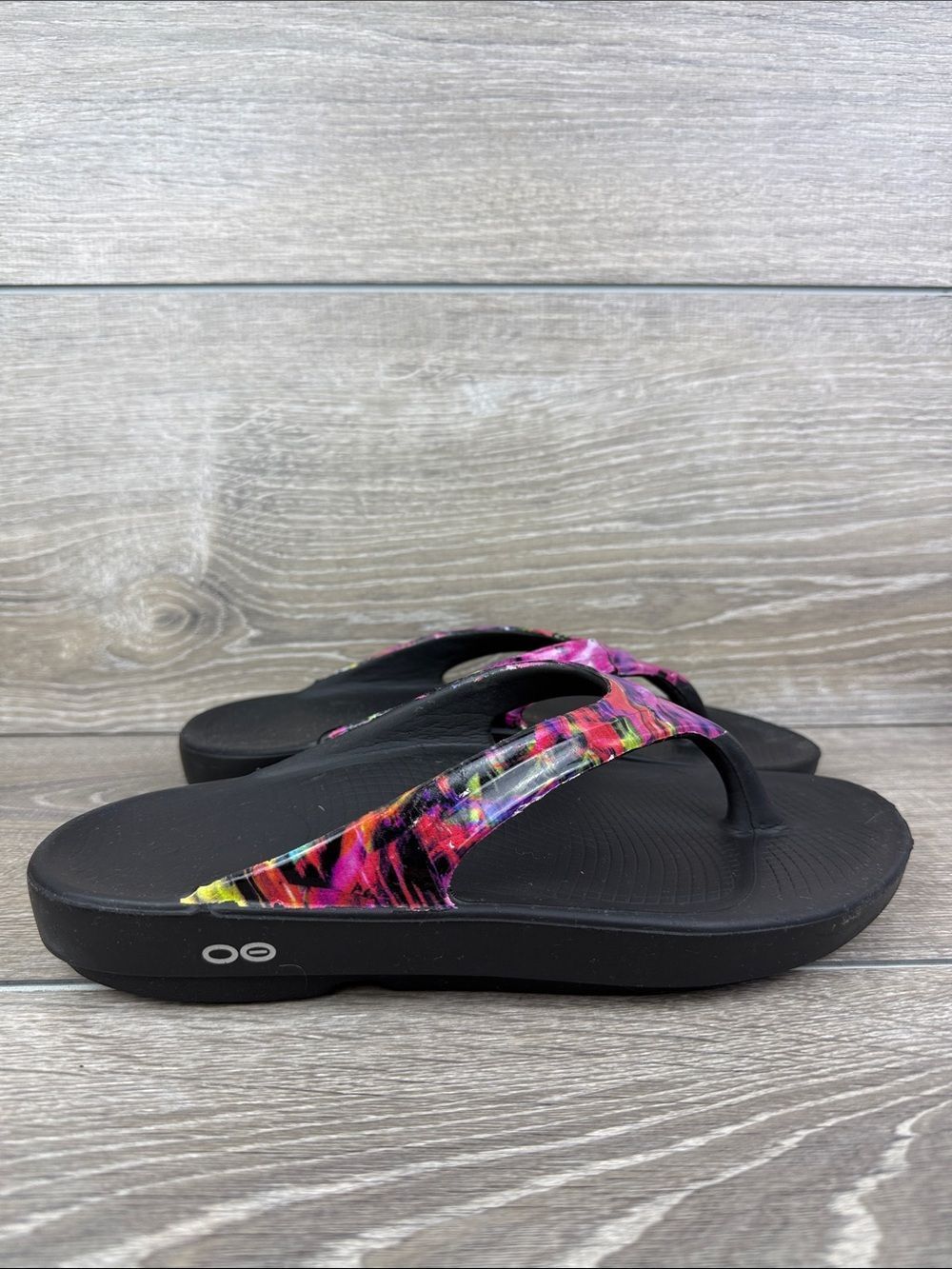 Oofos Oolala Luxe Neon Rose Women’s Sz 9/EU 40 Slip On Recovery Flip Flop Sandal